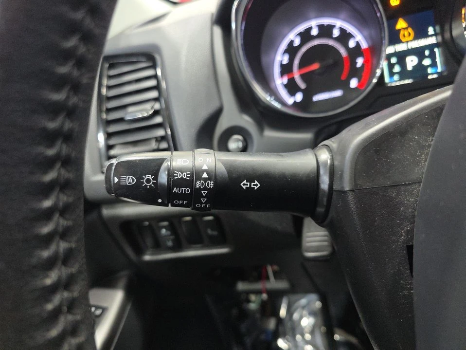 2020 Mitsubishi Outlander - Image 16 of 19