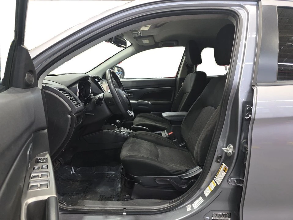 2020 Mitsubishi Outlander - Image 8 of 19