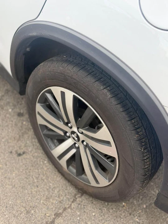 2020 Mitsubishi Outlander - Image 9 of 10