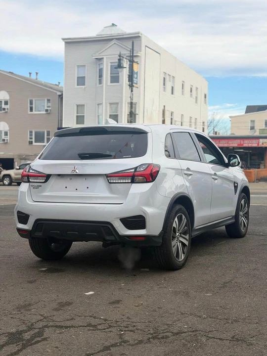 2020 Mitsubishi Outlander - Image 3 of 10