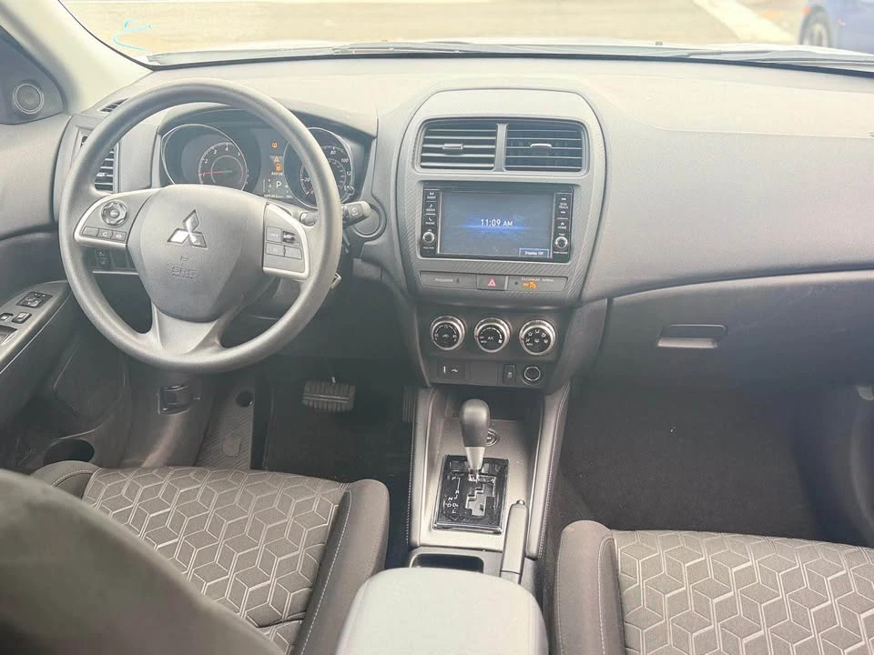 2020 Mitsubishi Outlander - Image 6 of 10