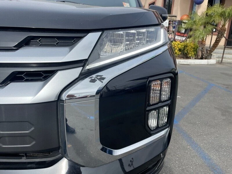 2020 Mitsubishi Outlander - Image 5 of 20