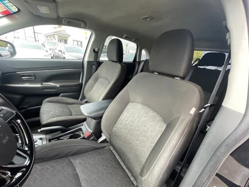 2020 Mitsubishi Outlander - Image 13 of 20