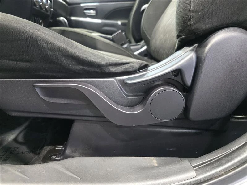 2020 Mitsubishi Outlander - Image 7 of 14