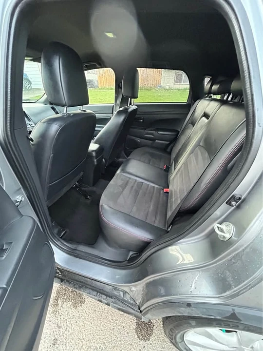 2020 Mitsubishi RVR - Image 10 of 12