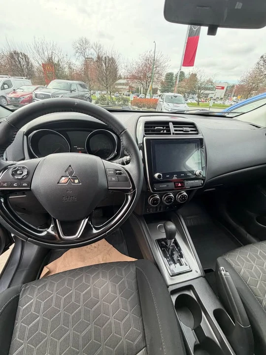 2020 Mitsubishi Eclipse Cross - Image 9 of 10