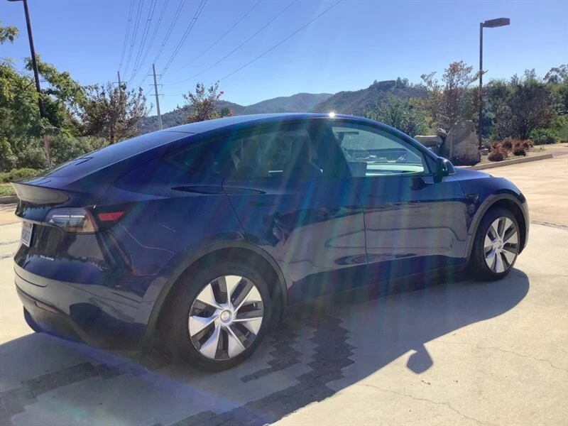 2020 Tesla Model Y - Image 11 of 21