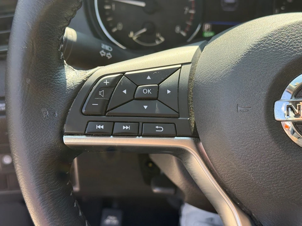 2020 Nissan Rogue - Image 13 of 21