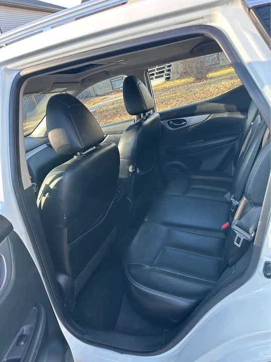 2020 Nissan Rogue - Image 6 of 9
