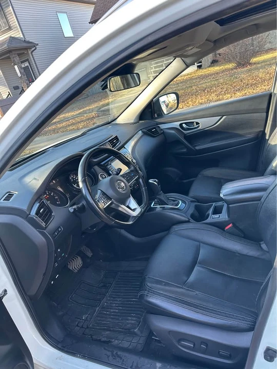 2020 Nissan Rogue - Image 7 of 9