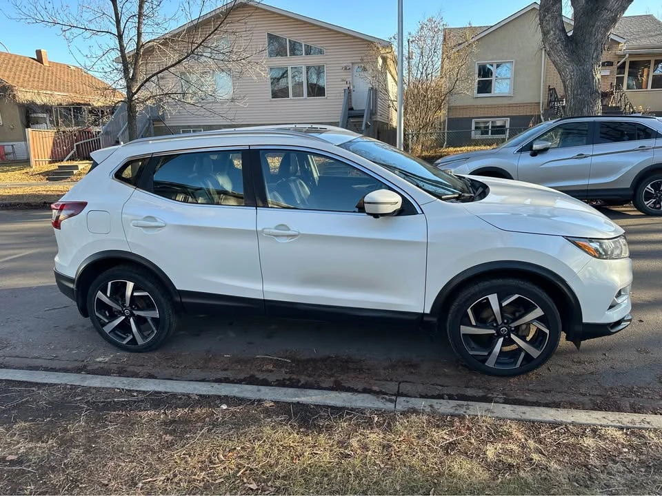 2020 Nissan Rogue - Image 2 of 9