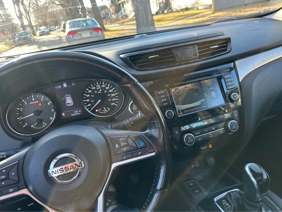 2020 Nissan Rogue - Image 8 of 9