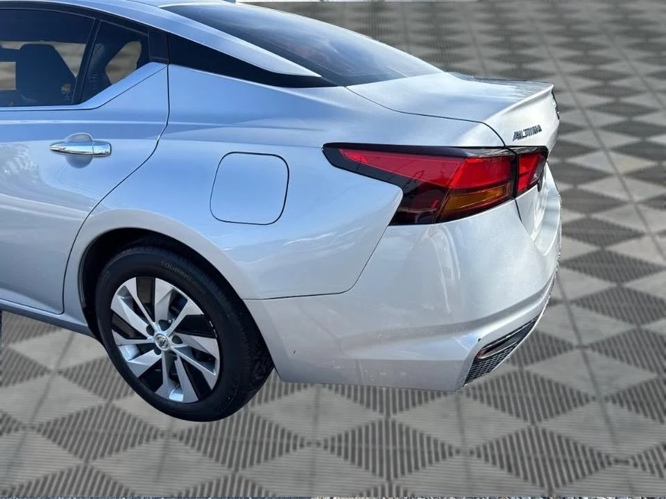 2020 Nissan Altima 6th Gen - Image 13 of 20