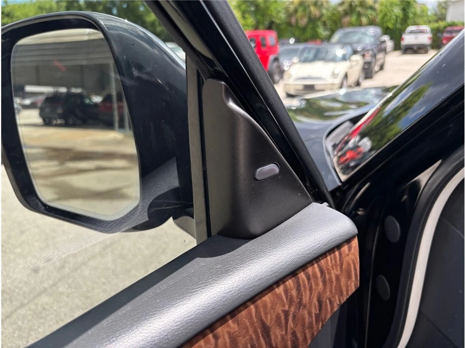 2020 Nissan Armada - Image 19 of 21