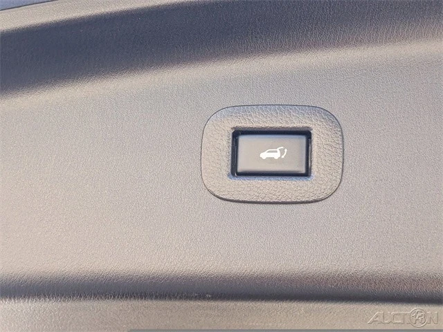 2020 Nissan Armada - Image 16 of 21