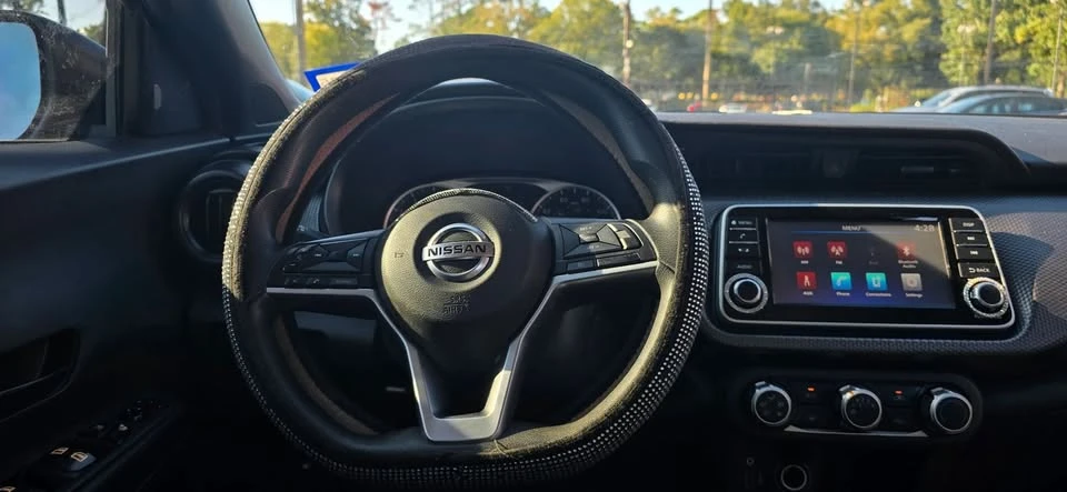 2020 Nissan Kicks - Image 13 of 20