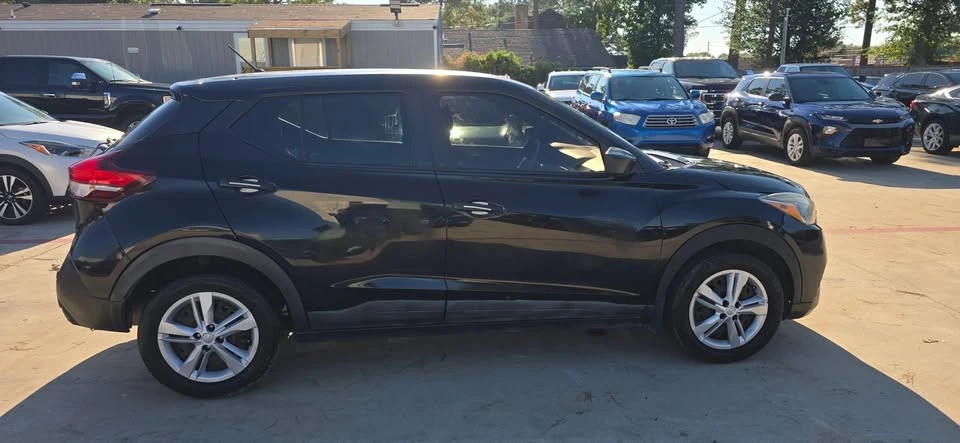 2020 Nissan Kicks - Image 10 of 20