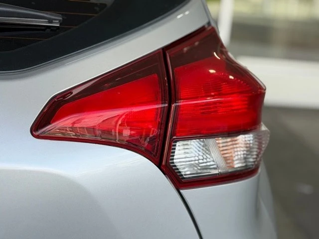 2020 Nissan Kicks - Image 12 of 21