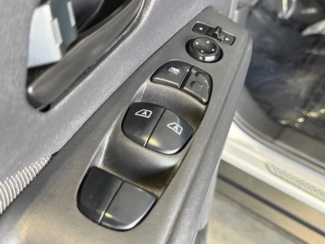 2020 Nissan Kicks - Image 18 of 21