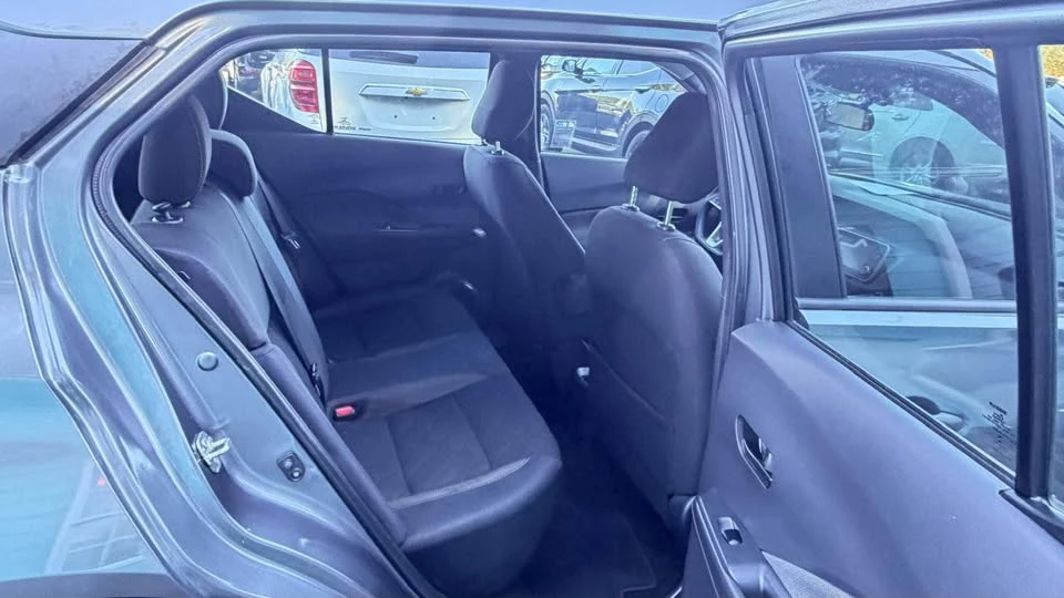 2020 Nissan Kicks - Image 11 of 18