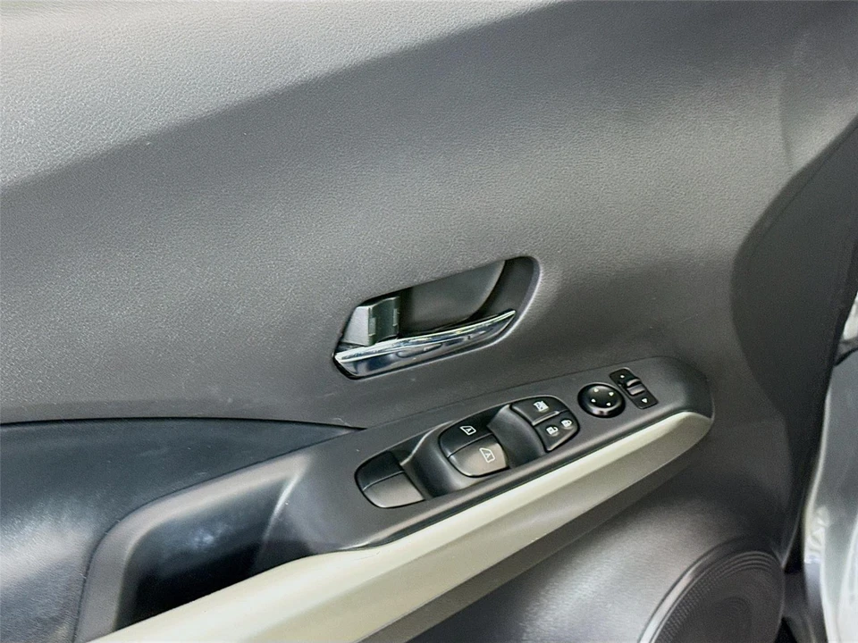 2020 Nissan Kicks - Image 16 of 21