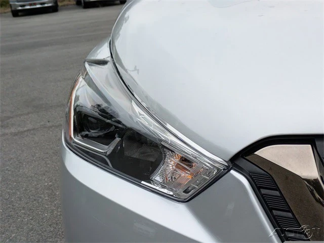 2020 Nissan Kicks - Image 10 of 21