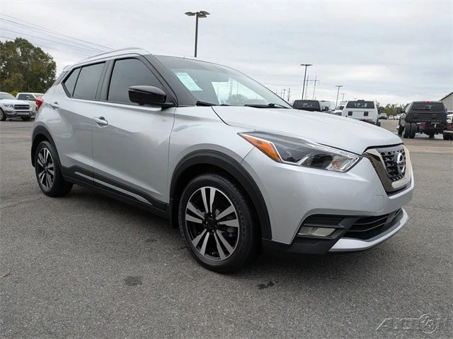 2020 Nissan Kicks - Image 2 of 12