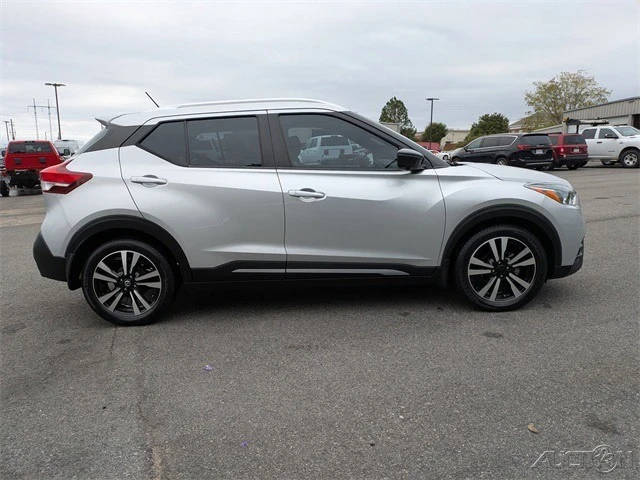 2020 Nissan Kicks - Image 3 of 12