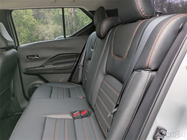 2020 Nissan Kicks - Image 14 of 21