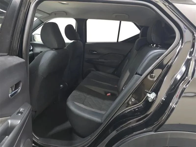 2020 Nissan Kicks - Image 10 of 12