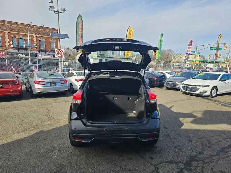 2020 Nissan Kicks - Image 8 of 12