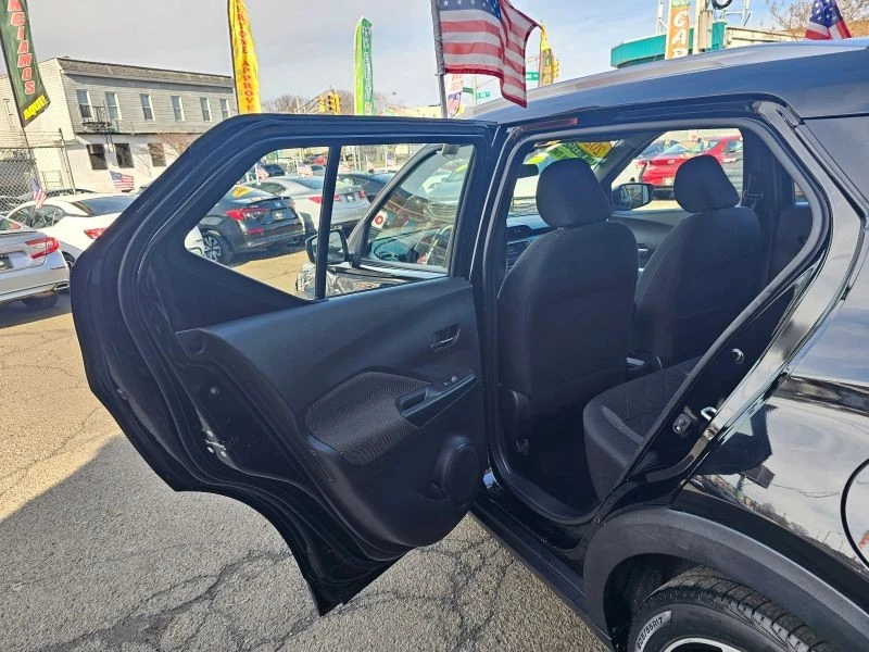 2020 Nissan Kicks - Image 10 of 12