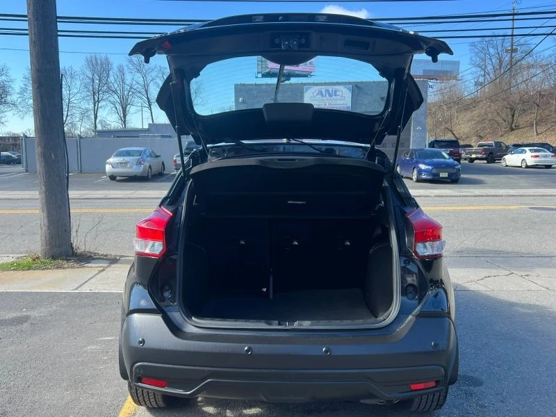2020 Nissan Kicks - Image 9 of 12
