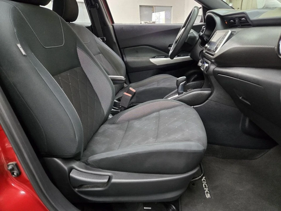 2020 Nissan Kicks - Image 11 of 20