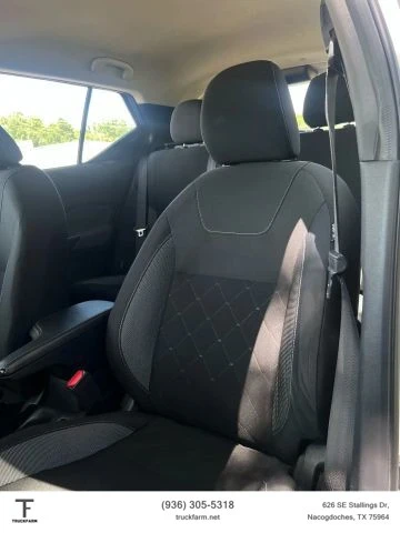 2020 Nissan Kicks - Image 11 of 15