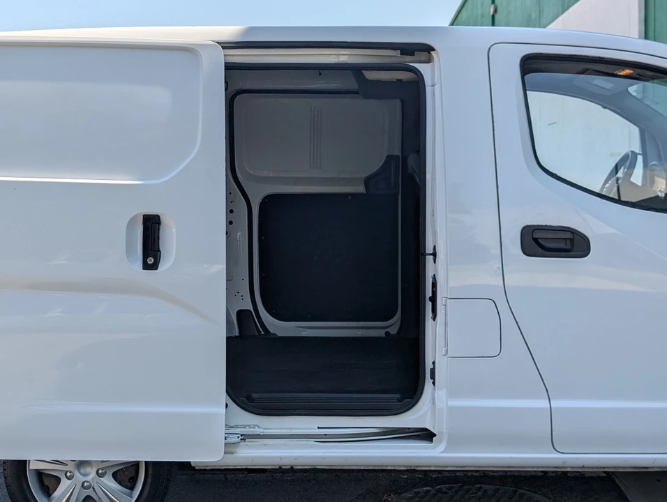 2020 Nissan NV - Image 10 of 12
