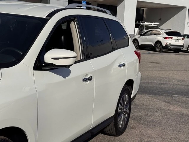 2020 Nissan Pathfinder 4th Gen - Image 9 of 12
