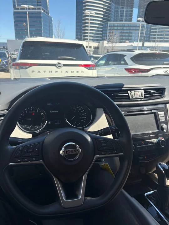 2020 Nissan Rogue - Image 11 of 16
