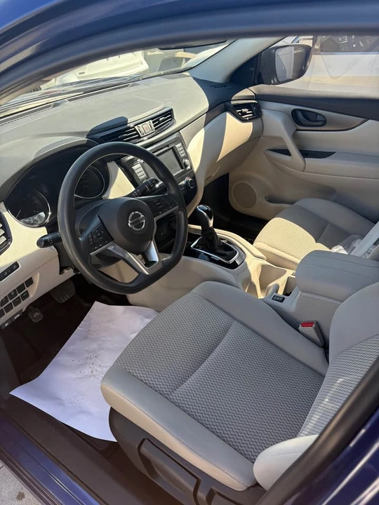 2020 Nissan Rogue - Image 9 of 16