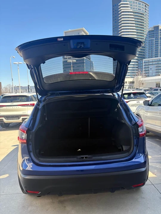 2020 Nissan Rogue - Image 6 of 16
