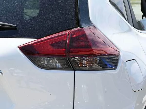 2020 Nissan Rogue - Image 7 of 19