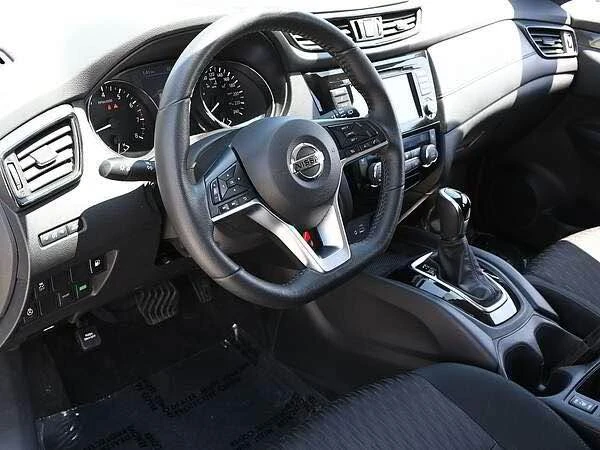 2020 Nissan Rogue - Image 11 of 19