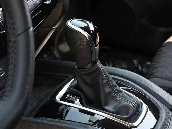 2020 Nissan Rogue - Image 12 of 19