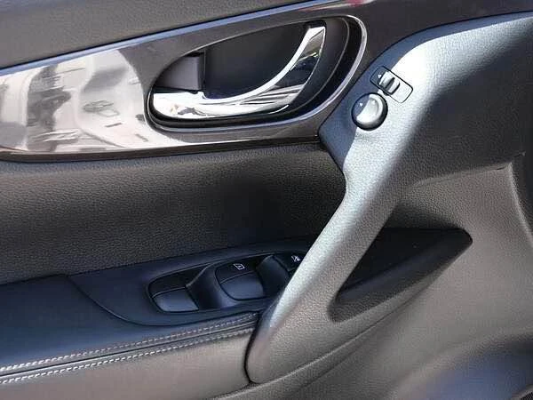 2020 Nissan Rogue - Image 10 of 19