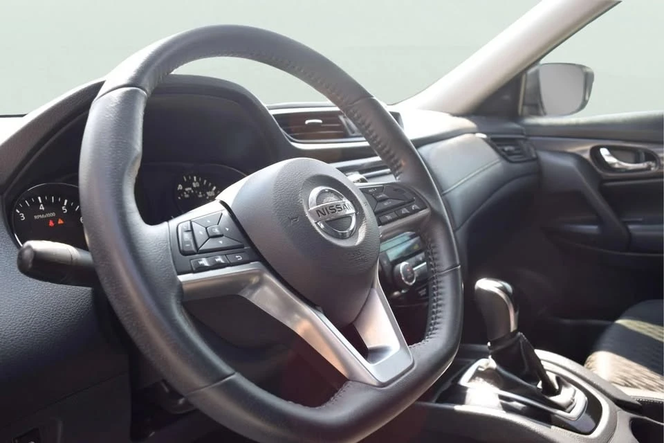 2020 Nissan Rogue - Image 10 of 18