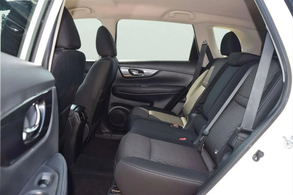 2020 Nissan Rogue - Image 9 of 18