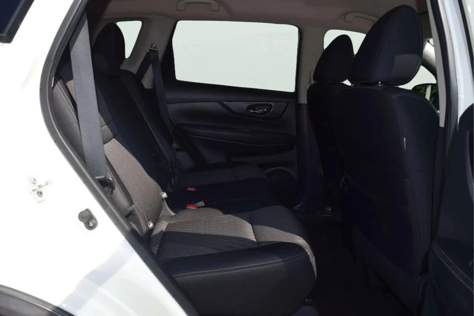 2020 Nissan Rogue - Image 11 of 18