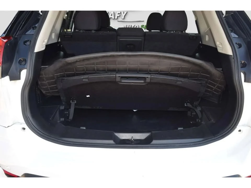 2020 Nissan Rogue - Image 17 of 18
