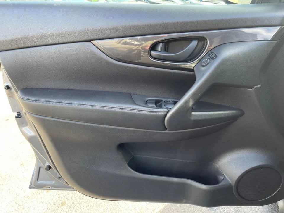 2020 Nissan Rogue - Image 18 of 19