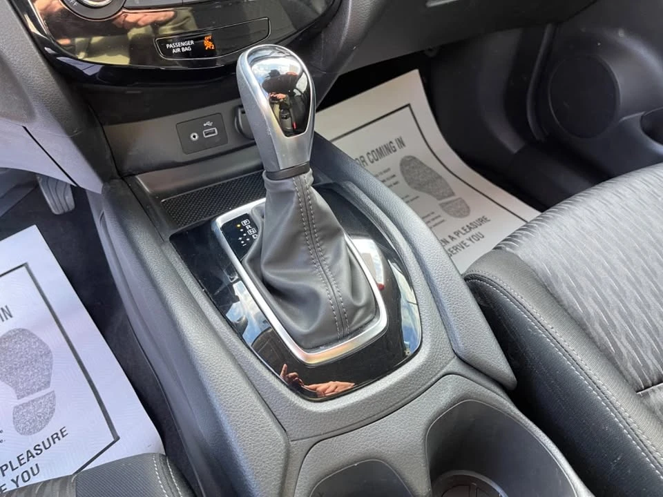 2020 Nissan Rogue - Image 16 of 19